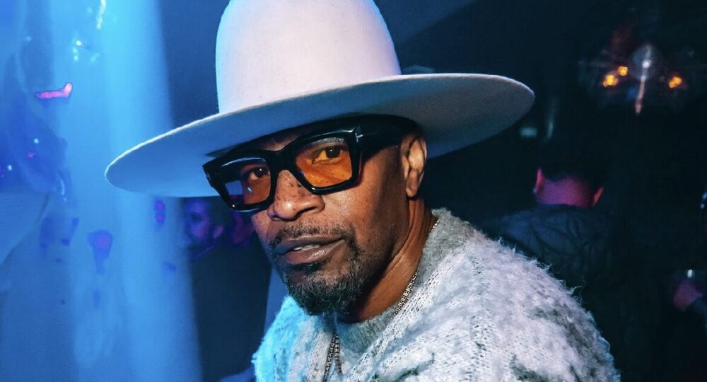 Jamie Foxx Marks Musical Return with Valentine’s Surprise at Zouk LA Jamie Foxx Marks Musical Return with Valentine’s Surprise at Zouk LA